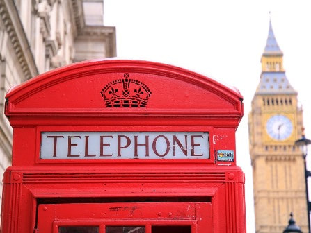 Rode telefooncel en de Big Ben in Londen